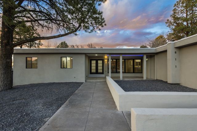 811 Lamp Post Circle SE, Albuquerque, NM 87123