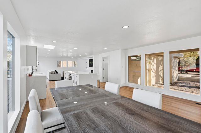 811 Lamp Post Circle SE, Albuquerque, NM 87123