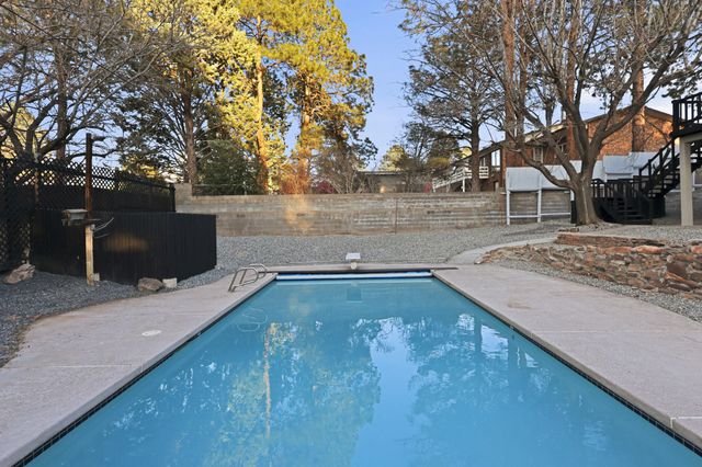 811 Lamp Post Circle SE, Albuquerque, NM 87123