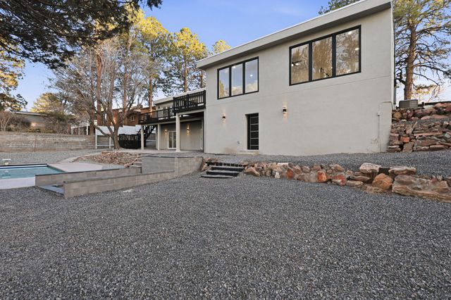 811 Lamp Post Circle SE, Albuquerque, NM 87123