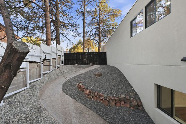 811 Lamp Post Circle SE, Albuquerque, NM 87123