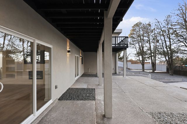 811 Lamp Post Circle SE, Albuquerque, NM 87123