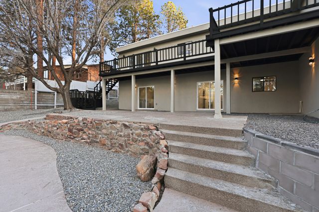 811 Lamp Post Circle SE, Albuquerque, NM 87123