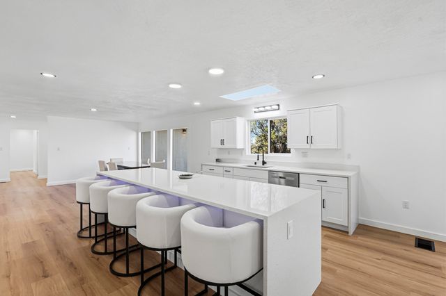 811 Lamp Post Circle SE, Albuquerque, NM 87123