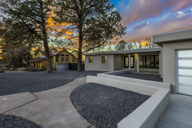 811 Lamp Post Circle SE, Albuquerque, NM 87123