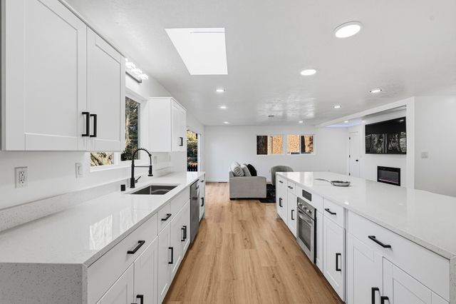 811 Lamp Post Circle SE, Albuquerque, NM 87123