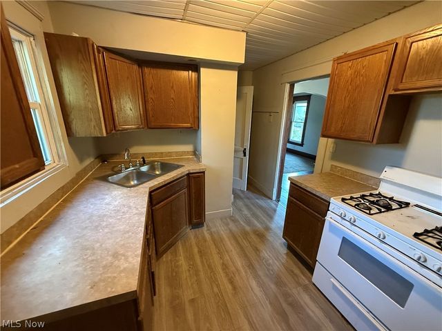 1033 Olive Avenue NE, Warren, OH 44483