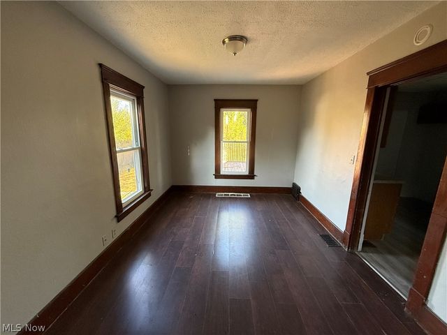 1033 Olive Avenue NE, Warren, OH 44483