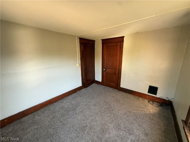 1033 Olive Avenue NE, Warren, OH 44483