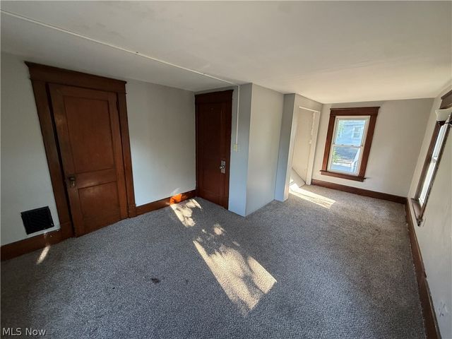 1033 Olive Avenue NE, Warren, OH 44483