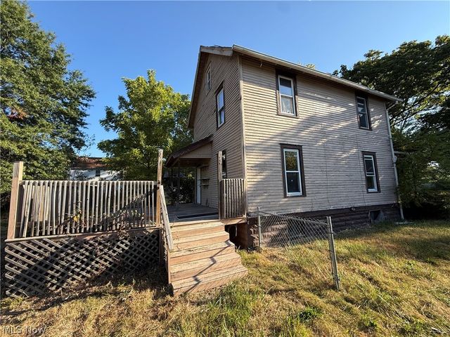 1033 Olive Avenue NE, Warren, OH 44483