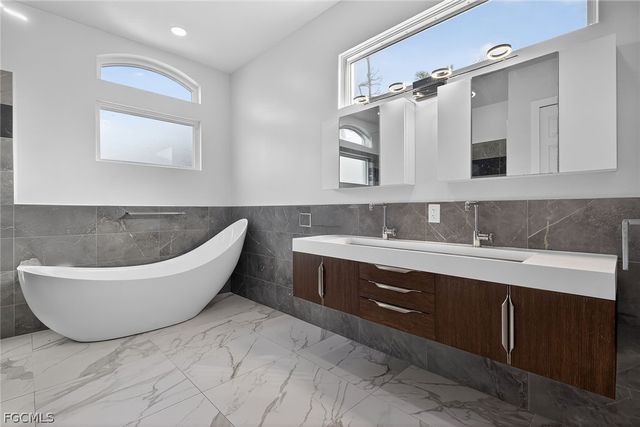 15960 Old Wedgewood CT, Fort Myers, FL 33908