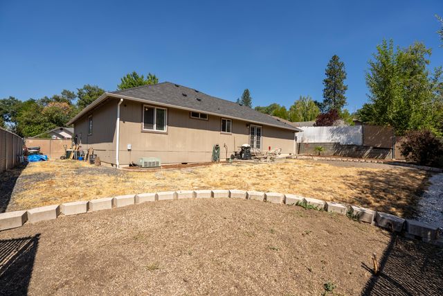 31 SW Leonard Street, Grants Pass, OR 97526