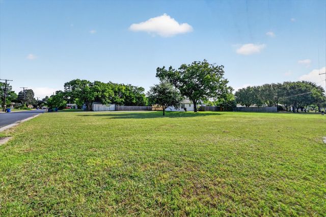 620 W Main Street, Crowley, TX 76036