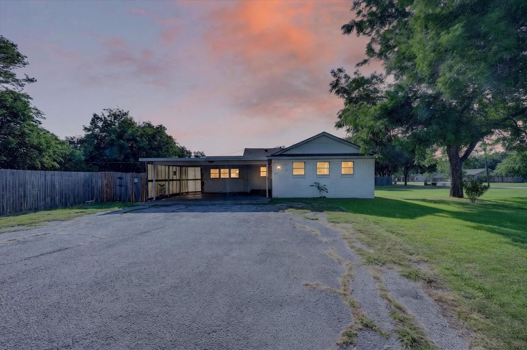 620 W Main Street, Crowley, TX 76036