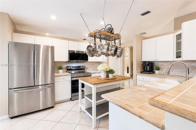 14170 SW 152nd Pl, Miami, FL 33196