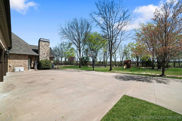 9931 N Chadford Road, Owasso, OK 74055