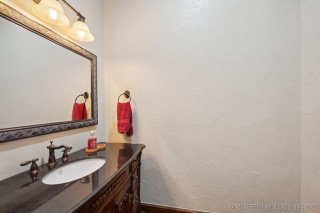 9931 N Chadford Road, Owasso, OK 74055