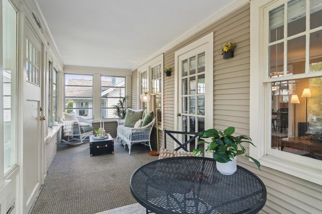 221 Coolidge Avenue, Barrington, IL 60010