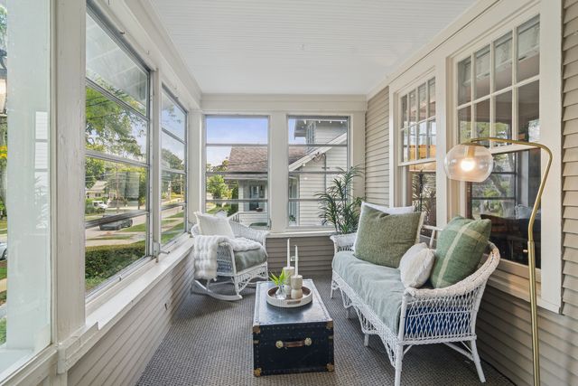 221 Coolidge Avenue, Barrington, IL 60010