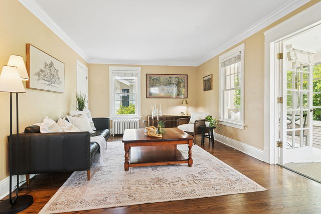 221 Coolidge Avenue, Barrington, IL 60010