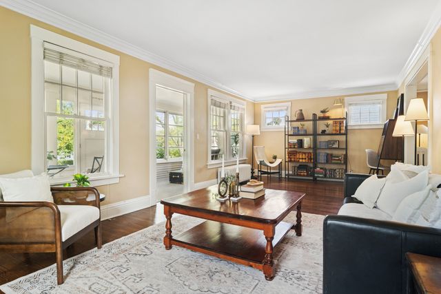 221 Coolidge Avenue, Barrington, IL 60010