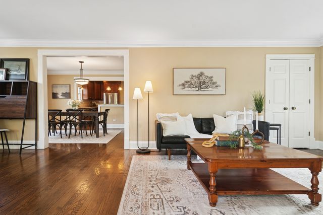 221 Coolidge Avenue, Barrington, IL 60010