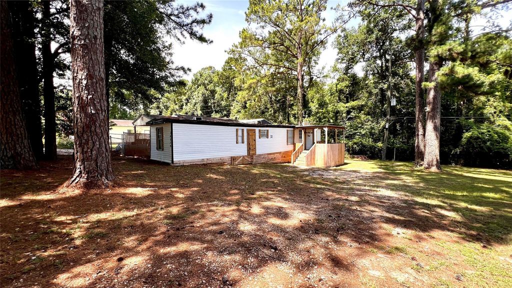 14419 W Lee Shore Drive, Willis, TX 77318