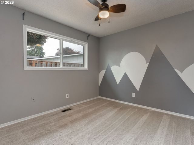 2024 Ne POYNTER St, Hillsboro, OR 97124