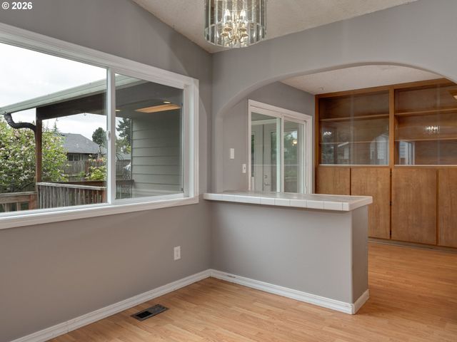 2024 Ne POYNTER St, Hillsboro, OR 97124