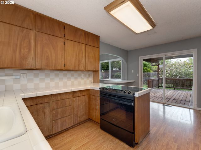 2024 Ne POYNTER St, Hillsboro, OR 97124