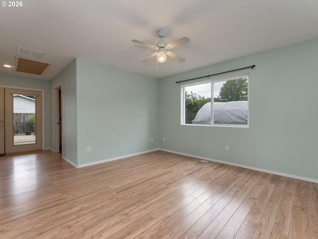 2024 Ne POYNTER St, Hillsboro, OR 97124