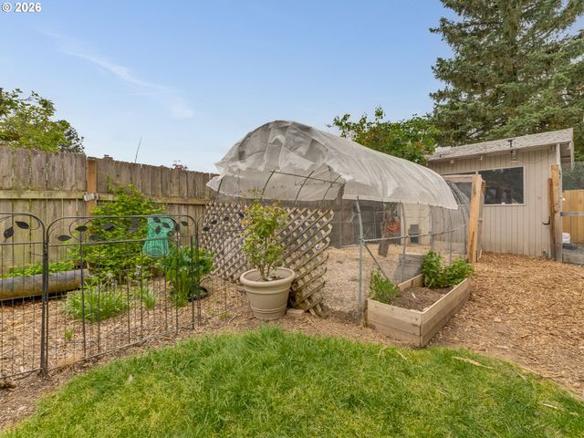 2024 Ne POYNTER St, Hillsboro, OR 97124