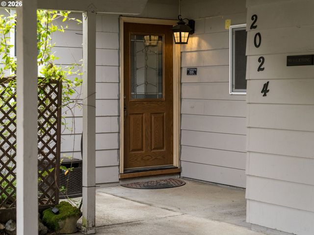 2024 Ne POYNTER St, Hillsboro, OR 97124