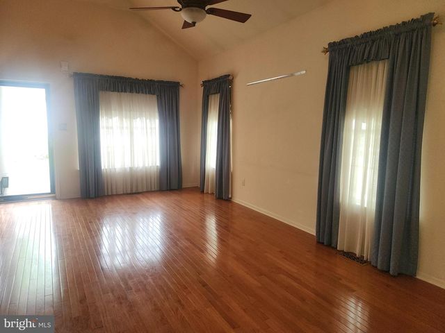 105 LIBERTY DR, Bensalem, PA 19020