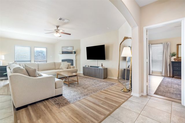 708 Guthrie Lane, Mckinney, TX 75071