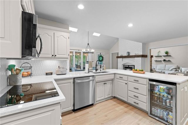 417 NW Cottonwood Drive, Lee's Summit, MO 64064