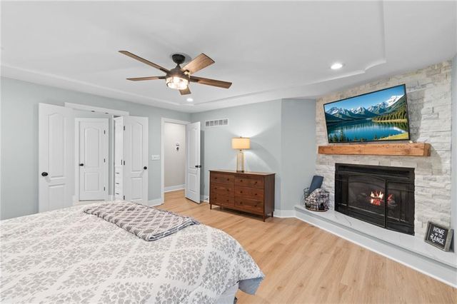 417 NW Cottonwood Drive, Lee's Summit, MO 64064