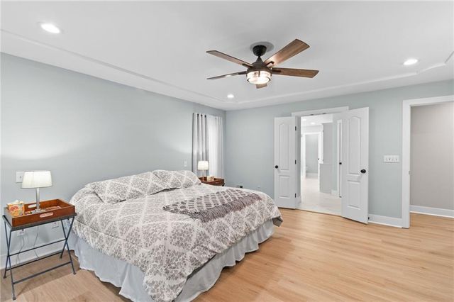 417 NW Cottonwood Drive, Lee's Summit, MO 64064