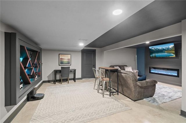 417 NW Cottonwood Drive, Lee's Summit, MO 64064