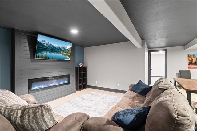 417 NW Cottonwood Drive, Lee's Summit, MO 64064