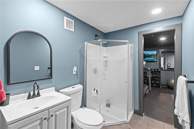 417 NW Cottonwood Drive, Lee's Summit, MO 64064