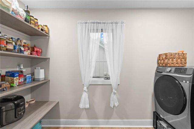 417 NW Cottonwood Drive, Lee's Summit, MO 64064