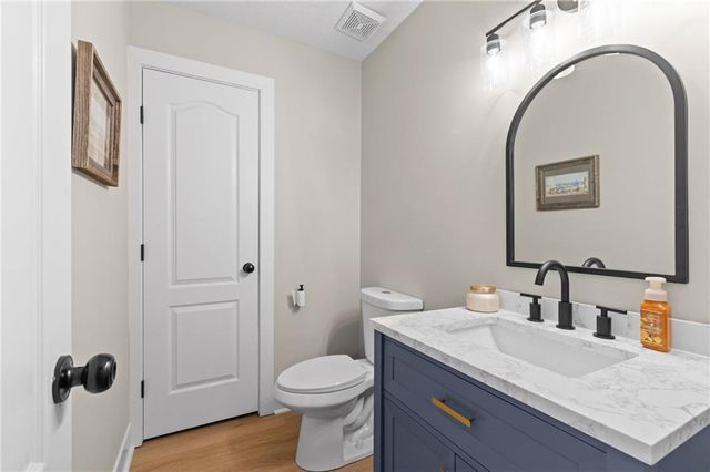 417 NW Cottonwood Drive, Lee's Summit, MO 64064