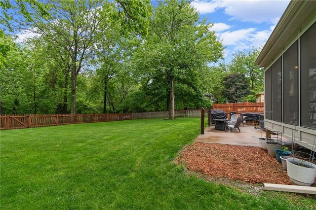 417 NW Cottonwood Drive, Lee's Summit, MO 64064