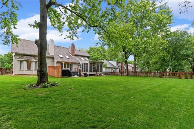 417 NW Cottonwood Drive, Lee's Summit, MO 64064