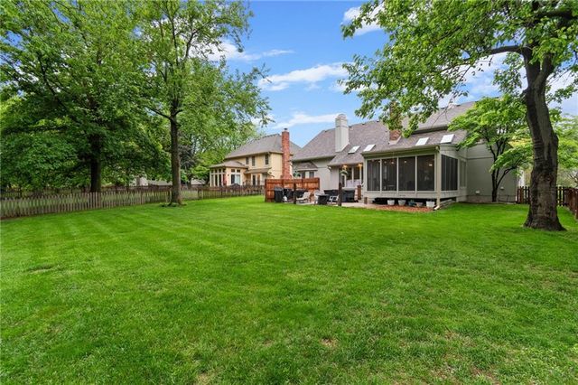 417 NW Cottonwood Drive, Lee's Summit, MO 64064
