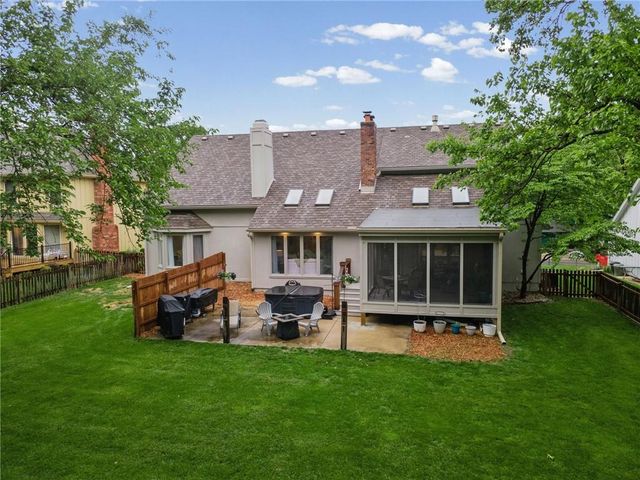 417 NW Cottonwood Drive, Lee's Summit, MO 64064
