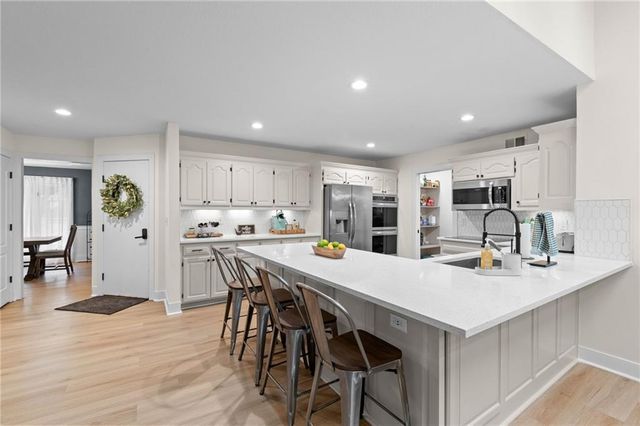 417 NW Cottonwood Drive, Lee's Summit, MO 64064