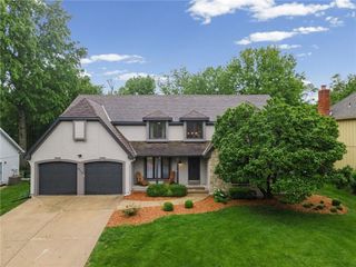 417 NW Cottonwood Drive, Lee's Summit, MO 64064